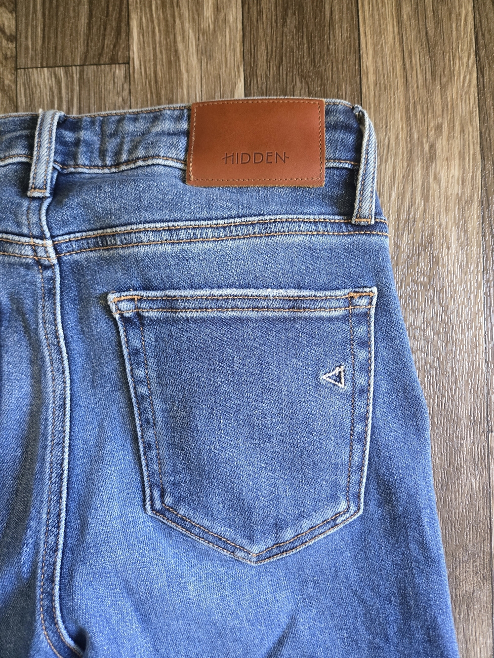 Hidden High Rise Tracey Straight Jean in Medium Blue Wash Women's Size 26 - Picture 8 of 10